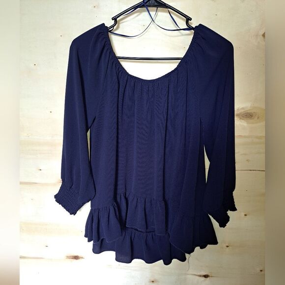 Lily White Blouse - Picture 2 of 9